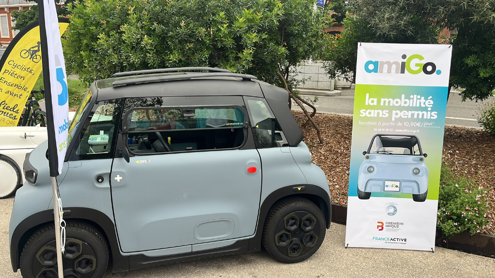 Stand amiGo lors d'un salon d'écomobilité