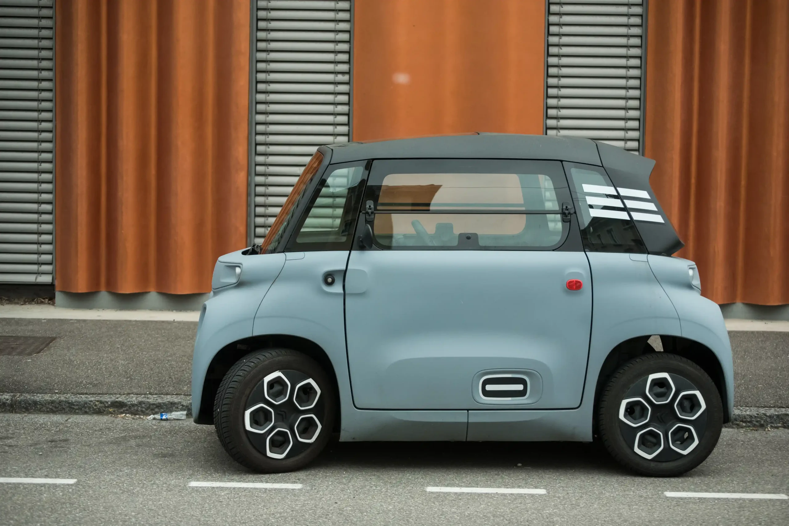 Voiture sans permis électrique en ville