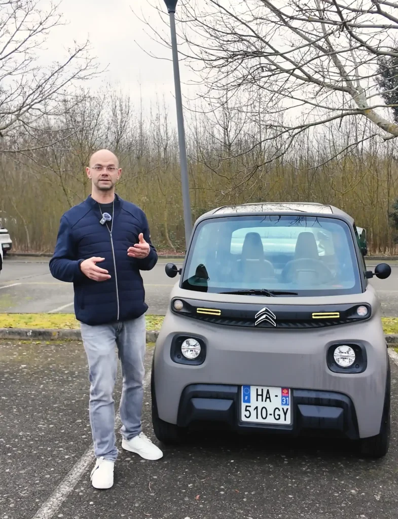 Franck Derache présentant le concept amiGo lors d'un événement